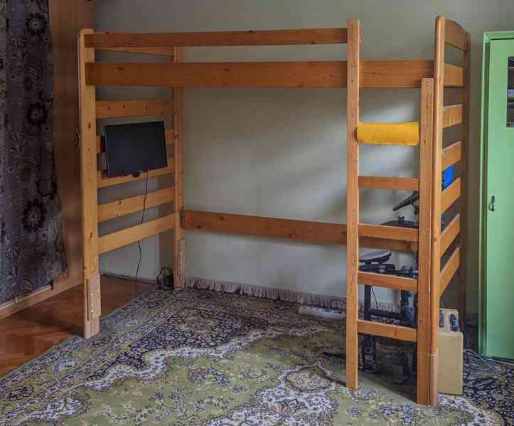 Dřevěná palanda/vysoká postel z masivu - foto 1