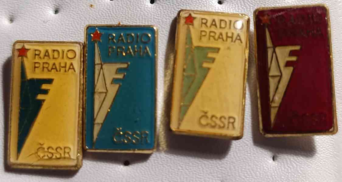 Sada 4 sběratelských odznaků Radio Praha ČSSR obdélníkový - foto 2