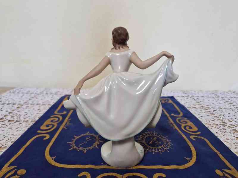 Porcelánová plastika Dívka Tanečnice PirkenHammer Březová - foto 5