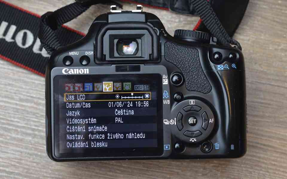 Canon EOS 450D **Digitální zrcadlovka - foto 4