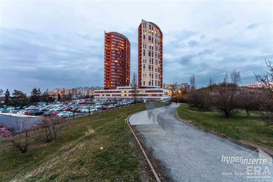 Luxusní 1+kk/lodžie/garáž, komora, 38,4m2, rezidence Prague Towers, Praha 5 – Stodůlky - foto 4