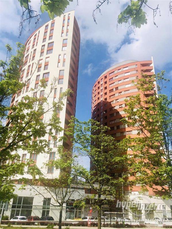 Luxusní 1+kk/lodžie/garáž, komora, 38,4m2, rezidence Prague Towers, Praha 5 – Stodůlky - foto 6