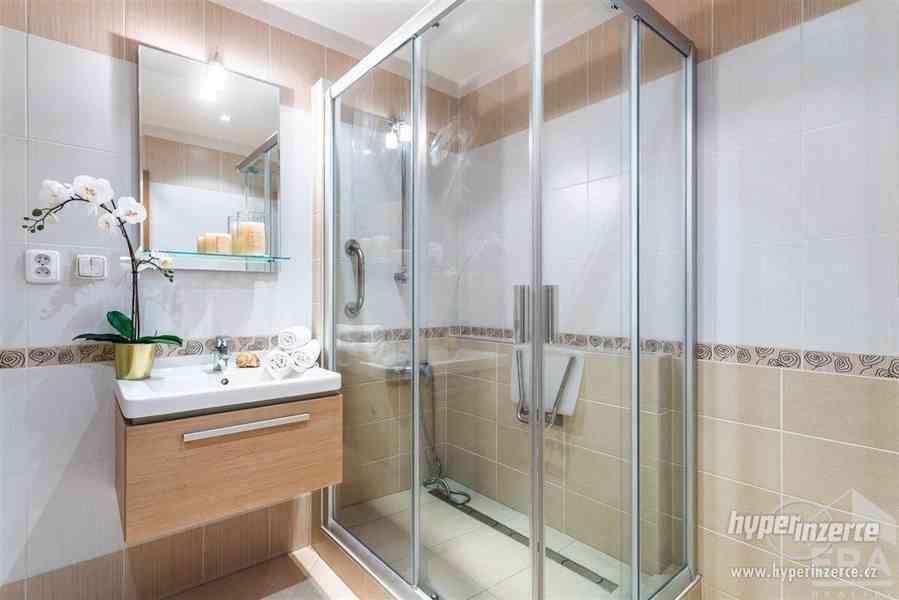Luxusní 1+kk/lodžie/garáž, komora, 38,4m2, rezidence Prague Towers, Praha 5 – Stodůlky - foto 10