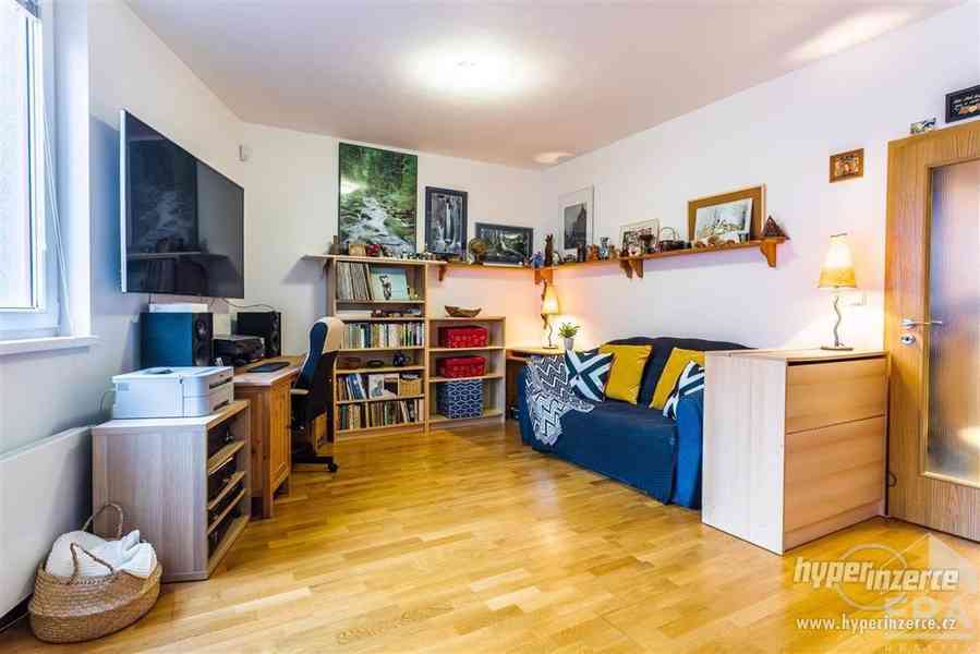 Luxusní 1+kk/lodžie/garáž, komora, 38,4m2, rezidence Prague Towers, Praha 5 – Stodůlky - foto 11