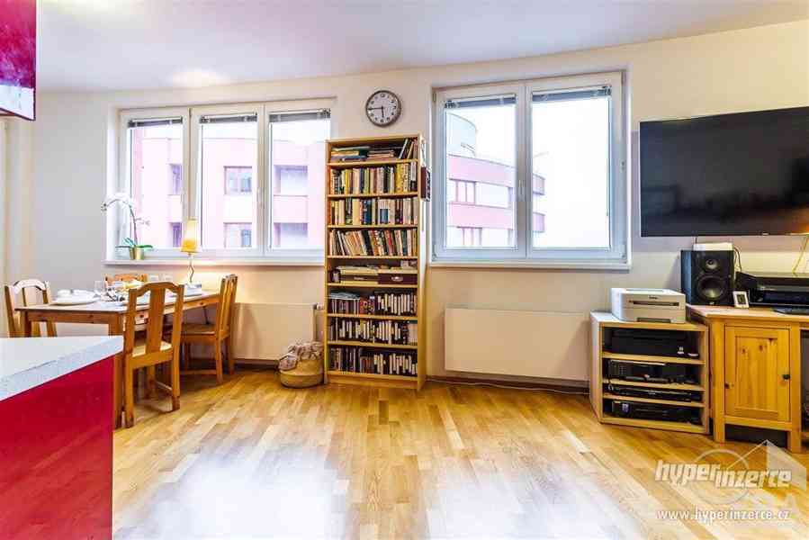 Luxusní 1+kk/lodžie/garáž, komora, 38,4m2, rezidence Prague Towers, Praha 5 – Stodůlky - foto 12