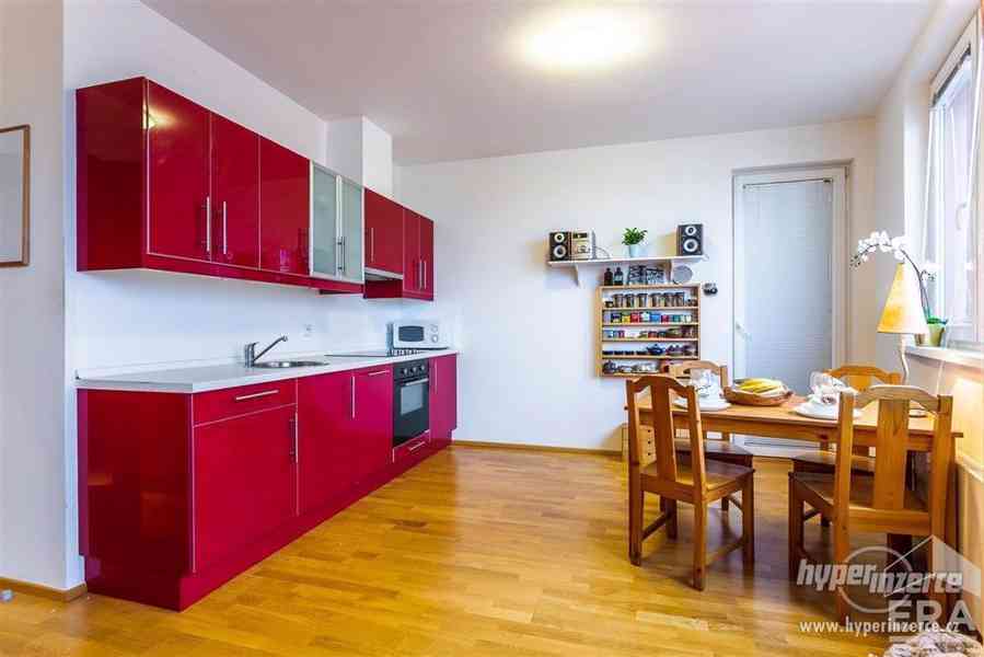 Luxusní 1+kk/lodžie/garáž, komora, 38,4m2, rezidence Prague Towers, Praha 5 – Stodůlky - foto 13