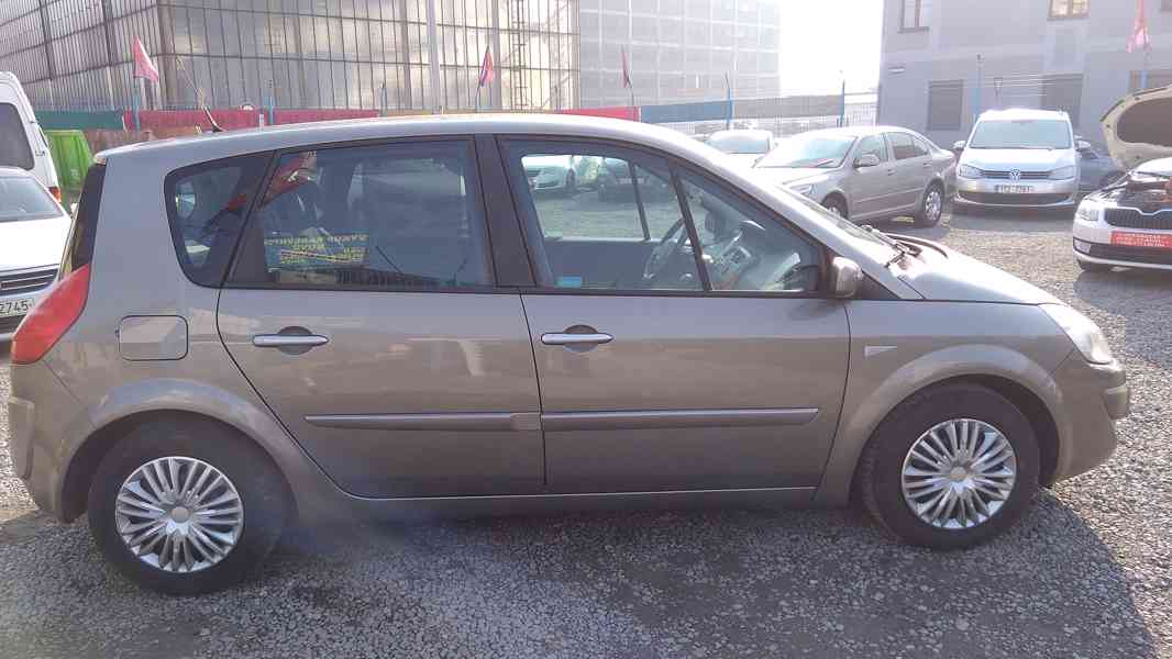 RENAULT Megane Scenic 1,6i 16V Comfort ČR - foto 6