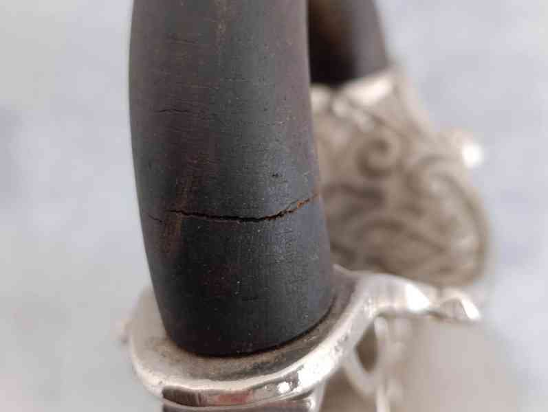 Starožitná niklovaná žehlička s nahřívacím tělískem - foto 7