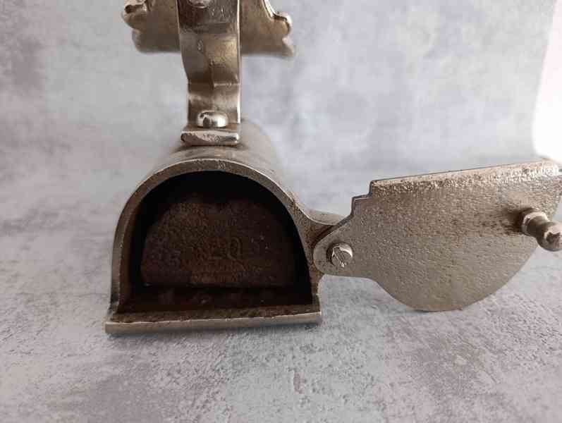 Starožitná niklovaná žehlička s nahřívacím tělískem - foto 15