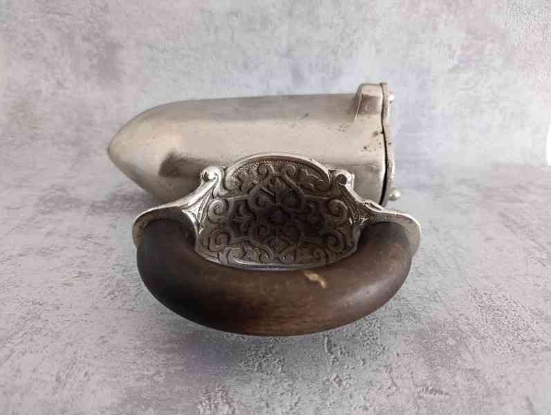 Starožitná niklovaná žehlička s nahřívacím tělískem - foto 12