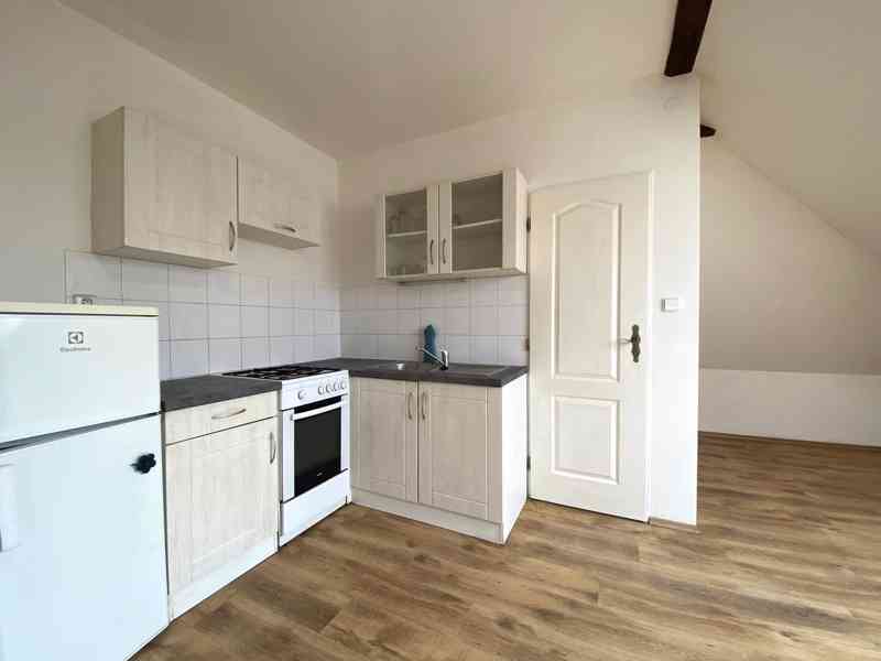 PRONÁJEM ZREKONSTRUOVANÉHO STŘEŠNÍHO BYTU 1+ KK, BRNO - foto 3