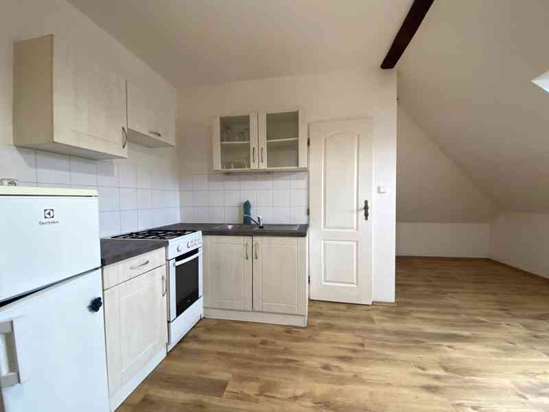 PRONÁJEM ZREKONSTRUOVANÉHO STŘEŠNÍHO BYTU 1+ KK, BRNO - foto 12