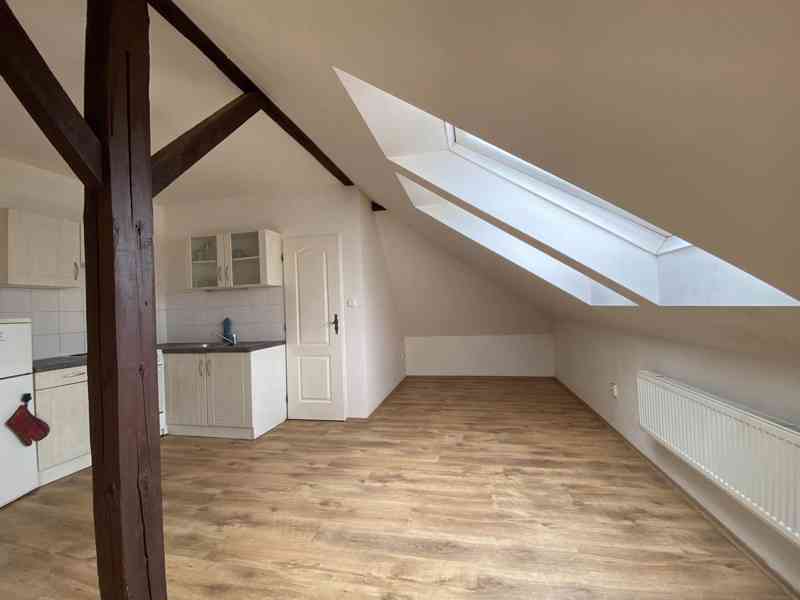 PRONÁJEM ZREKONSTRUOVANÉHO STŘEŠNÍHO BYTU 1+ KK, BRNO - foto 8