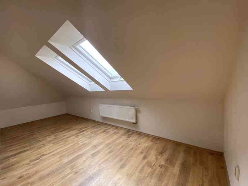 PRONÁJEM ZREKONSTRUOVANÉHO STŘEŠNÍHO BYTU 1+ KK, BRNO - foto 6