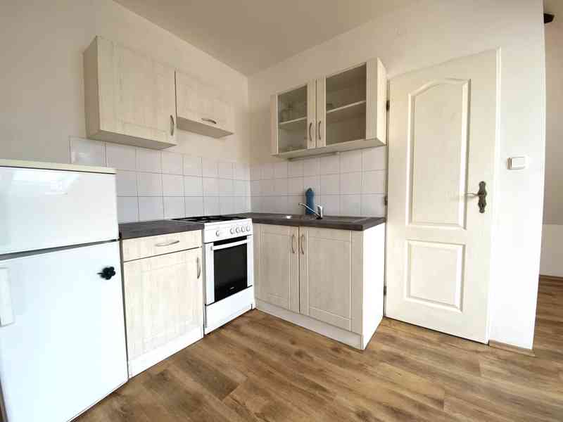 PRONÁJEM ZREKONSTRUOVANÉHO STŘEŠNÍHO BYTU 1+ KK, BRNO - foto 11