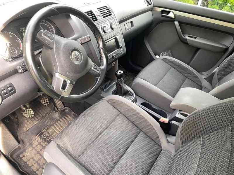 Volkswagen Touran 2,0   manuál, TDi 103 kW, 2 litr - foto 11