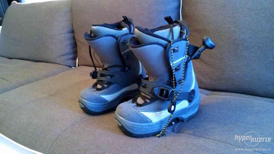 Snowboard 151cm + vázání + boty (27,5 cm) - foto 4