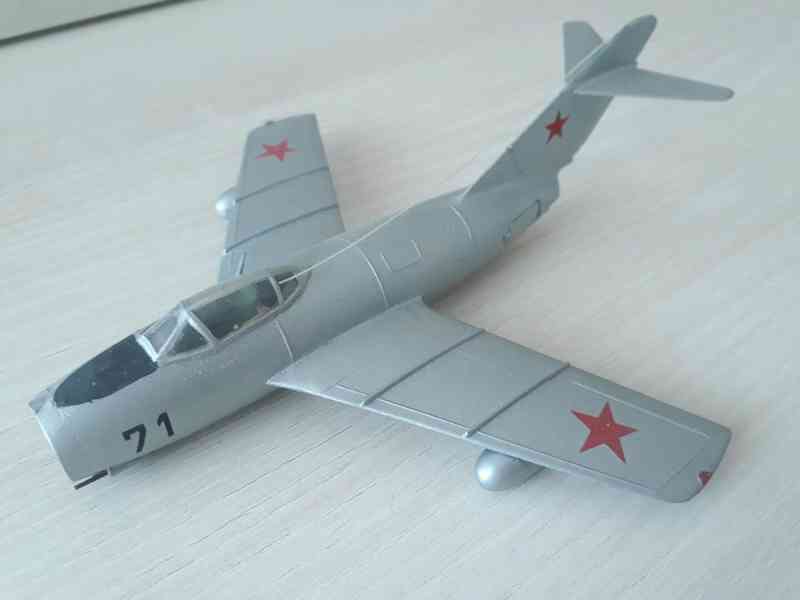  MiG-15 - sestavený model (71)  - foto 1