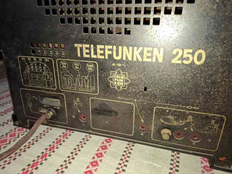 Starožitné rádio Telefunken 250 - foto 4