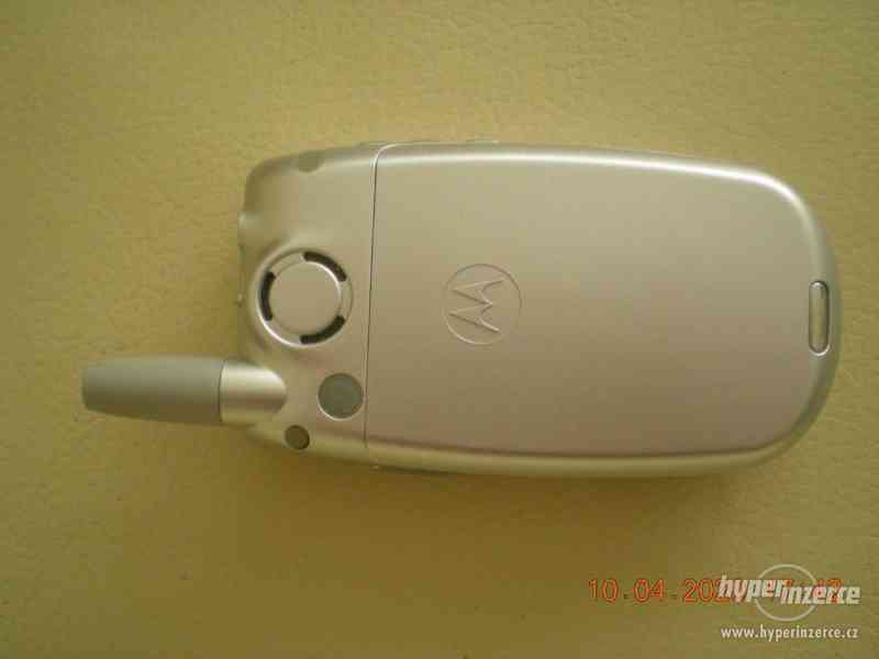 Motorola V500 - funkční véčkový mobilní telefon - foto 10