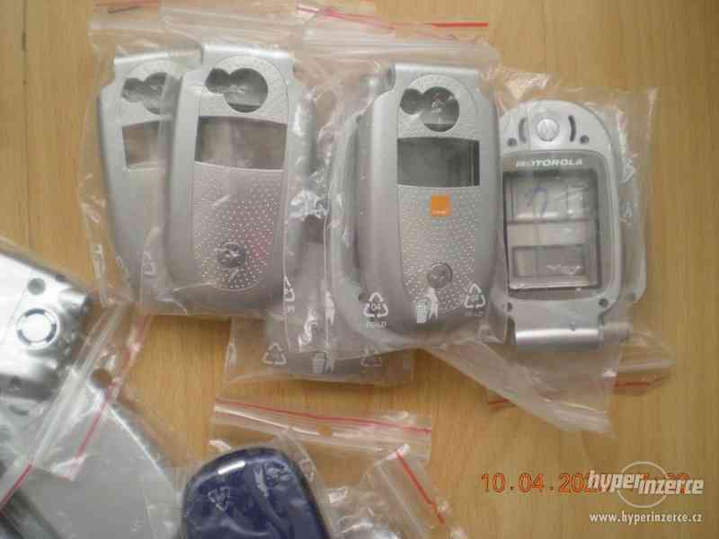 Motorola V500 - funkční véčkový mobilní telefon - foto 15
