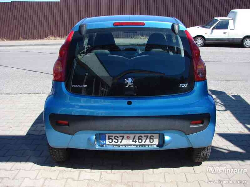 Peugeot 107 1.0i r.v.2006 1.Maj.serv.kníž.Koup.ČR - foto 4