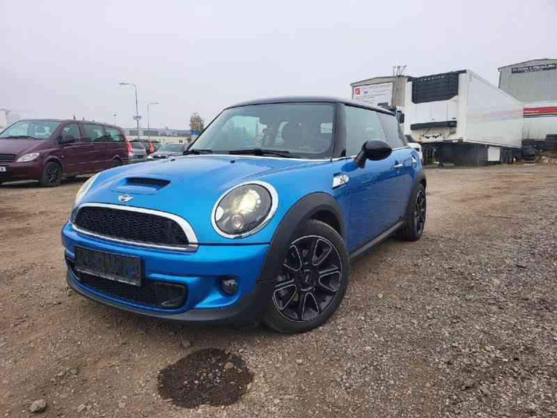 Mini Cooper S 1,6   R56, i,135kw, nová STK - foto 2