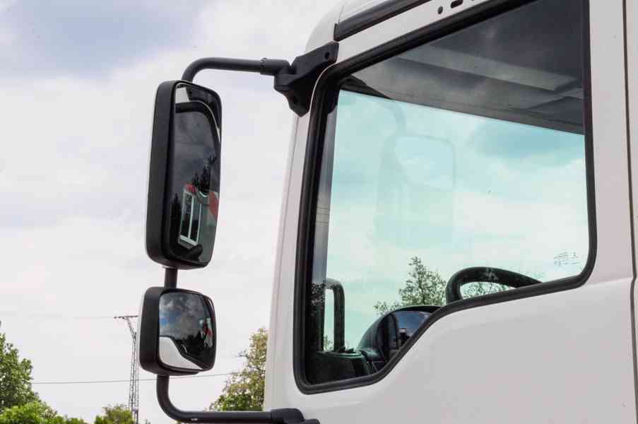 MAN TGM 15.250 - HÁKOVÝ NOSIČ KONTEJNERŮ + HYDRAULICKÁ RUKA - foto 44