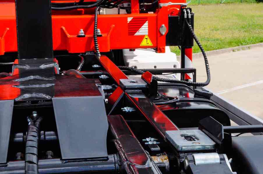 MAN TGM 15.250 - HÁKOVÝ NOSIČ KONTEJNERŮ + HYDRAULICKÁ RUKA - foto 28