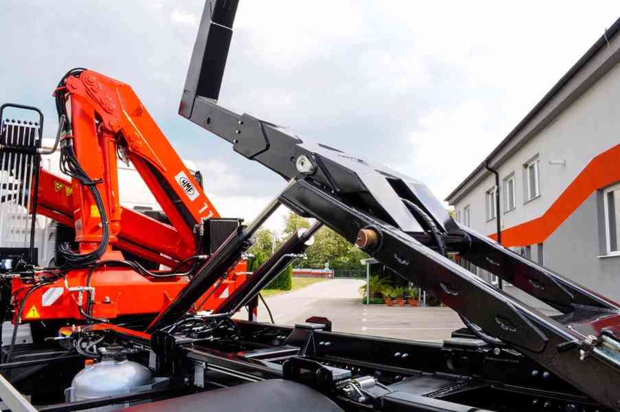 MAN TGM 15.250 - HÁKOVÝ NOSIČ KONTEJNERŮ + HYDRAULICKÁ RUKA - foto 102