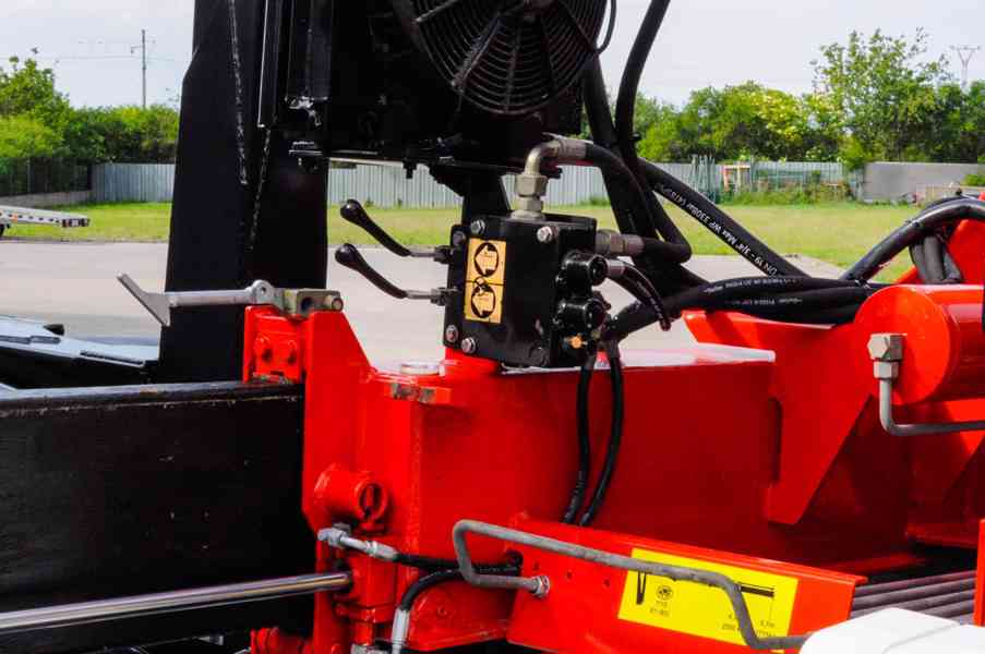 MAN TGM 15.250 - HÁKOVÝ NOSIČ KONTEJNERŮ + HYDRAULICKÁ RUKA - foto 131