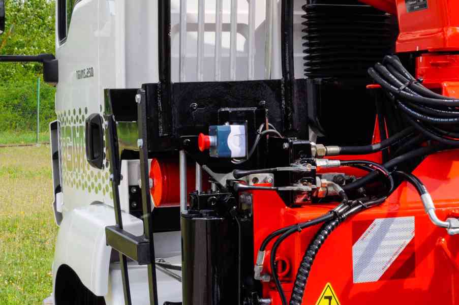 MAN TGM 15.250 - HÁKOVÝ NOSIČ KONTEJNERŮ + HYDRAULICKÁ RUKA - foto 35
