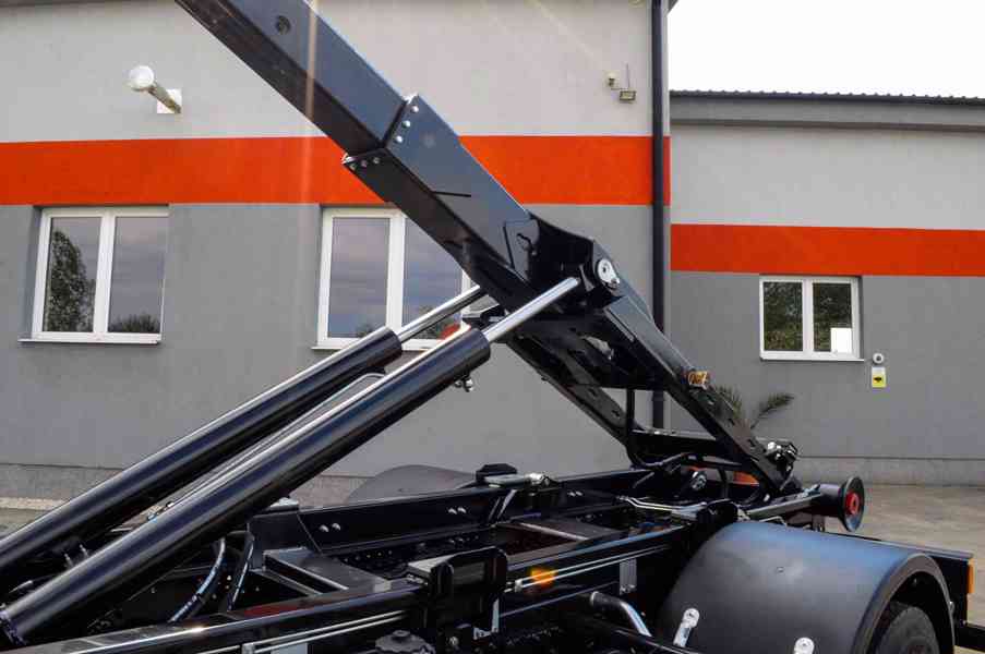 MAN TGM 15.250 - HÁKOVÝ NOSIČ KONTEJNERŮ + HYDRAULICKÁ RUKA - foto 101