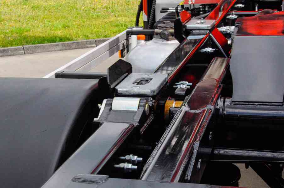 MAN TGM 15.250 - HÁKOVÝ NOSIČ KONTEJNERŮ + HYDRAULICKÁ RUKA - foto 26