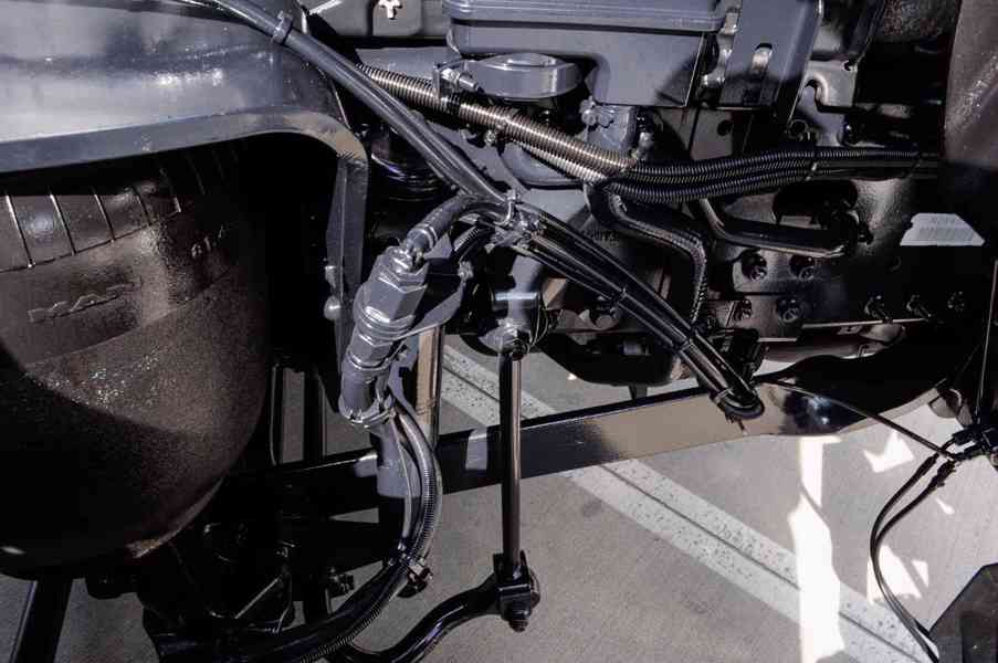 MAN TGM 15.250 - HÁKOVÝ NOSIČ KONTEJNERŮ + HYDRAULICKÁ RUKA - foto 89