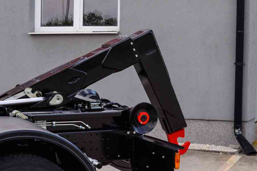 MAN TGM 15.250 - HÁKOVÝ NOSIČ KONTEJNERŮ + HYDRAULICKÁ RUKA - foto 115