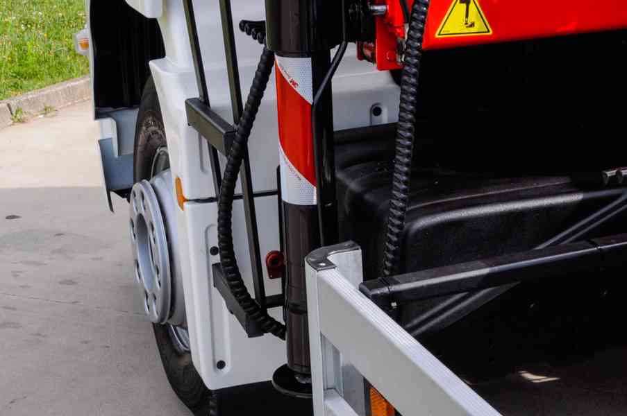 MAN TGM 15.250 - HÁKOVÝ NOSIČ KONTEJNERŮ + HYDRAULICKÁ RUKA - foto 36