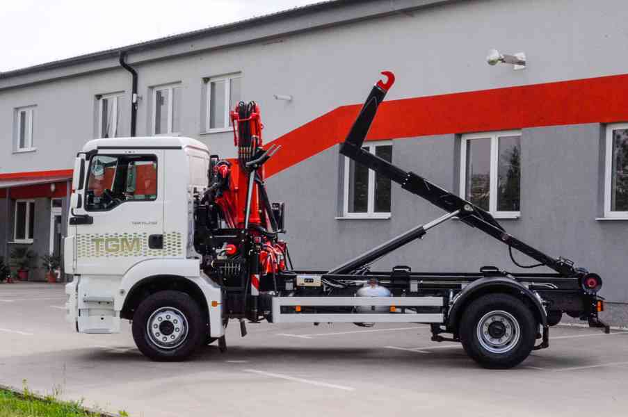 MAN TGM 15.250 - HÁKOVÝ NOSIČ KONTEJNERŮ + HYDRAULICKÁ RUKA - foto 109