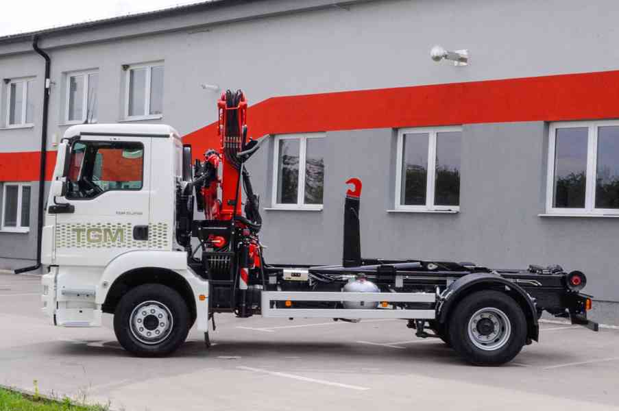 MAN TGM 15.250 - HÁKOVÝ NOSIČ KONTEJNERŮ + HYDRAULICKÁ RUKA - foto 4
