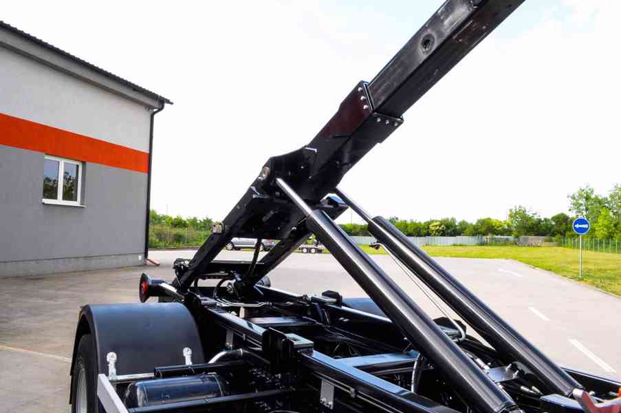 MAN TGM 15.250 - HÁKOVÝ NOSIČ KONTEJNERŮ + HYDRAULICKÁ RUKA - foto 104