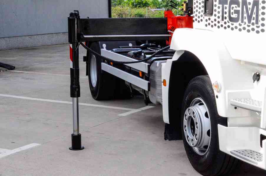 MAN TGM 15.250 - HÁKOVÝ NOSIČ KONTEJNERŮ + HYDRAULICKÁ RUKA - foto 128