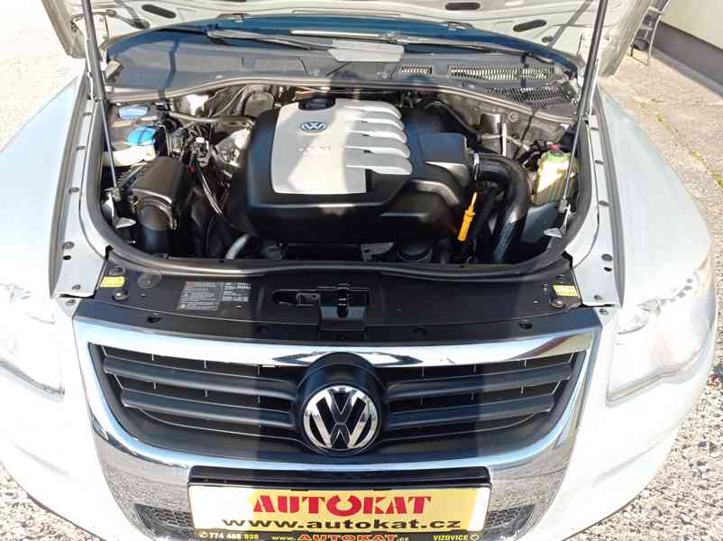 Volkswagen Touareg 2.5 TDI 128kW/4x4/Manuál/1Maj - foto 9