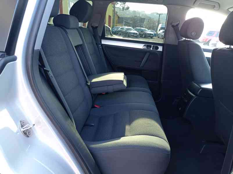 Volkswagen Touareg 2.5 TDI 128kW/4x4/Manuál/1Maj - foto 21