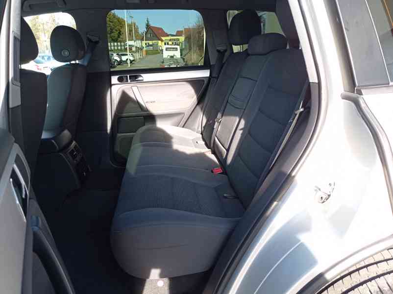 Volkswagen Touareg 2.5 TDI 128kW/4x4/Manuál/1Maj - foto 16