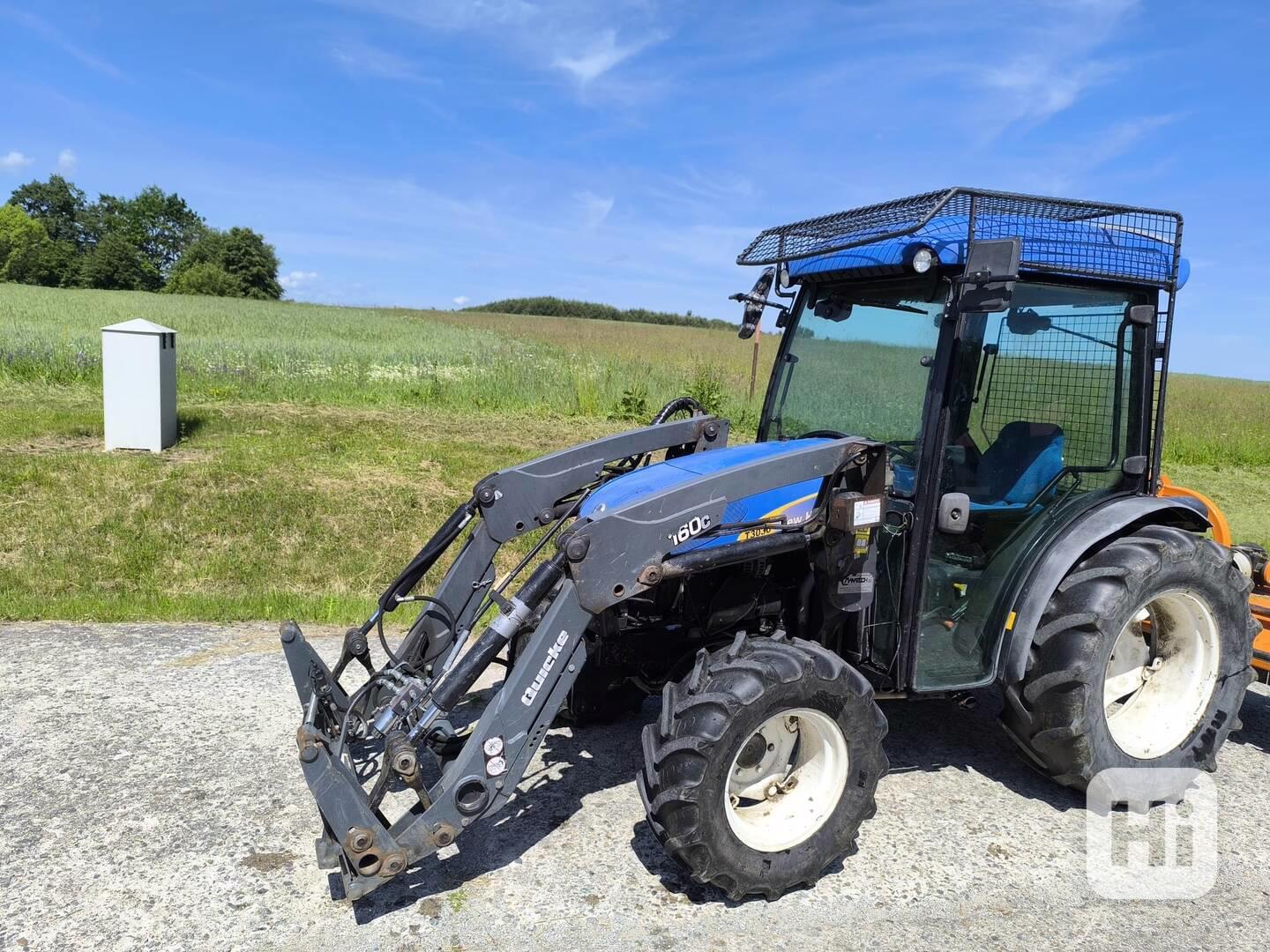 Traktor kolový New Holland T3030 s nakladačem a mulčovačem - foto 1