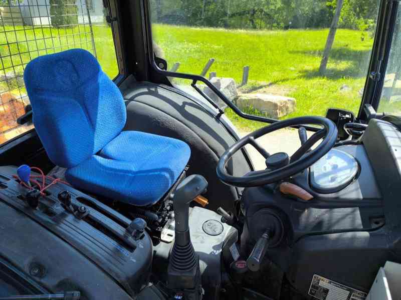 Traktor kolový New Holland T3030 s nakladačem a mulčovačem - foto 11