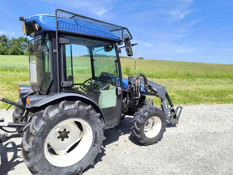 Traktor kolový New Holland T3030 s nakladačem a mulčovačem - foto 2