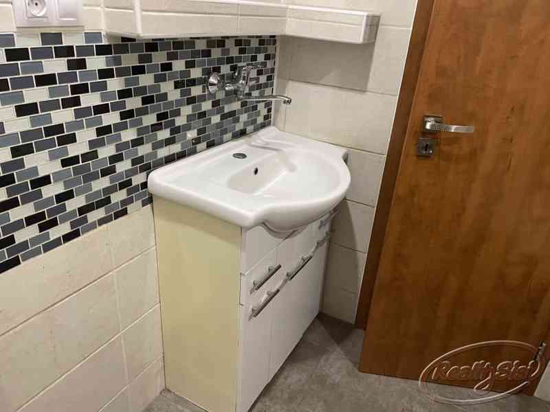 Pronájem bytu 3+kk, 86 m² – Svinišťany - foto 5