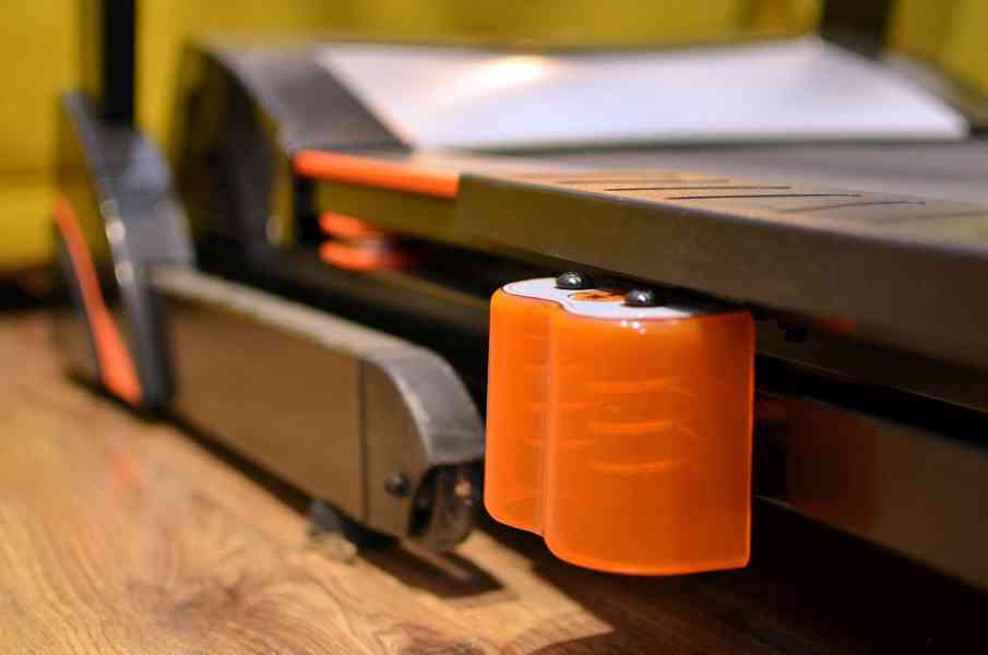 Běžecký pás HRS T-400S (autosklon, 3HP, 45x126cm, do 130kg)  - foto 4