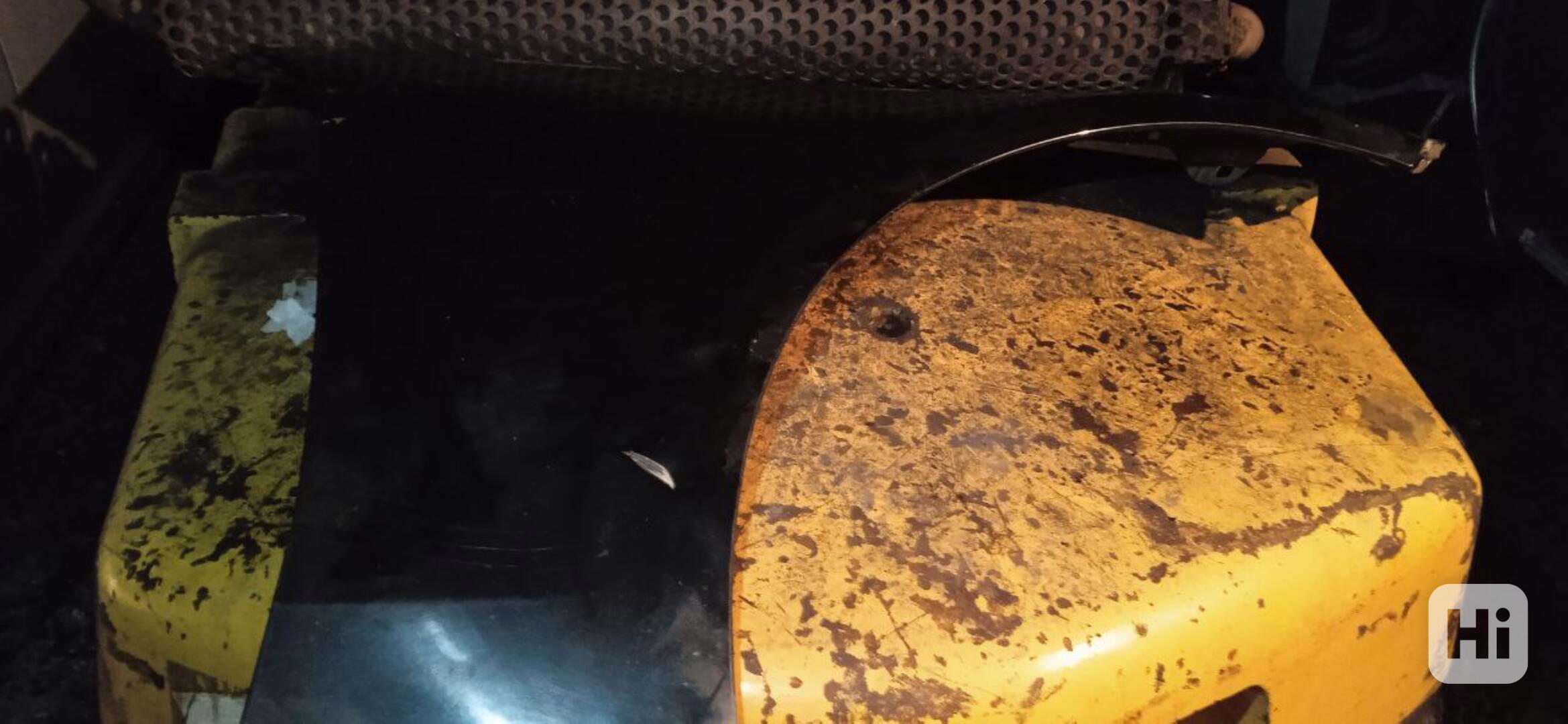 MERCEDES E-W212 PŘEDNÍ BLATNÍKY - foto 1